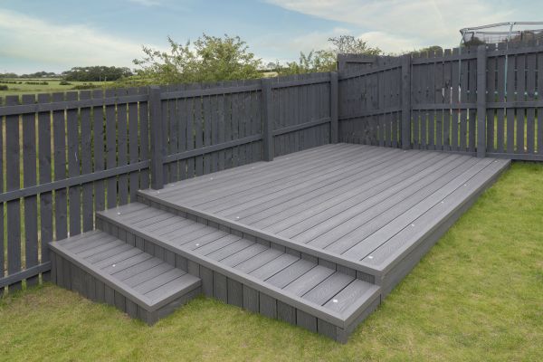 Vinyl Deck Construction in Niles